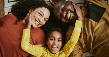 child with her parents