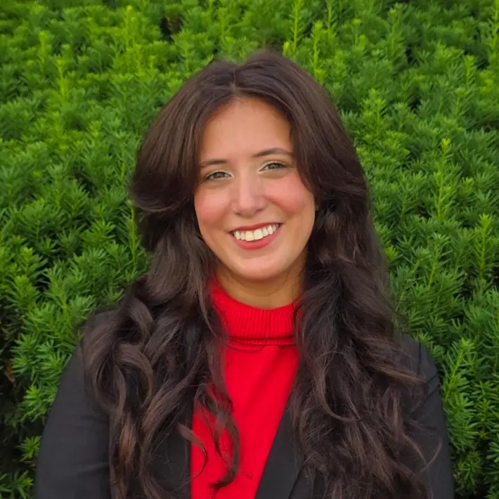 adult headshot of Elizabeth Barbera