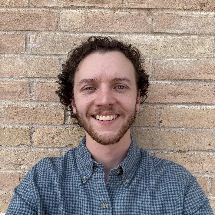 adult headshot of Evan Magruder