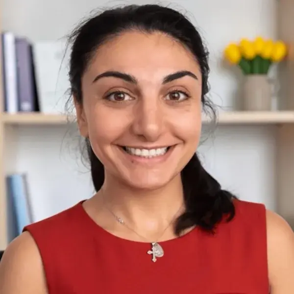 adult headshot of Noelle Hagopian