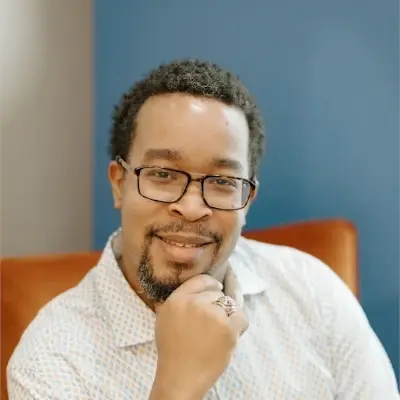 adult headshot of Shaun Richardson